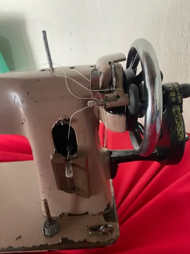 MÁQUINA DE COSTURAR SINGER