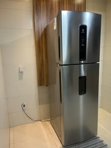 Geladeira Electrolux frost free 409l água na porta