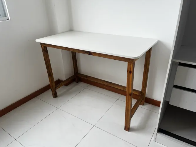 Mesa de estudos | 120x60 cm ? Bom estado