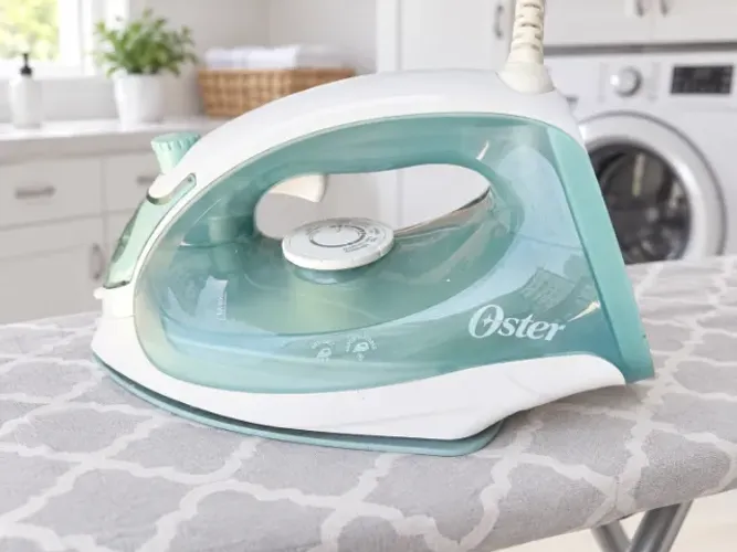 Ferro de Passar Oster a Vapor 1200W 127V - Funciona, Plugue Precisa de Troca - Freguesia