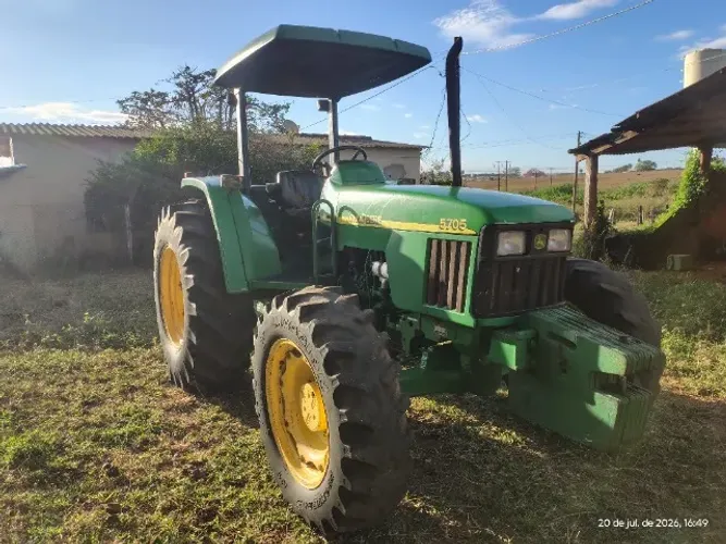 Trator John Deere 5705