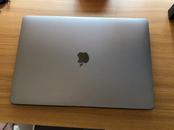 Macbook Pro 15" 2017 i7 512ssd 16gb