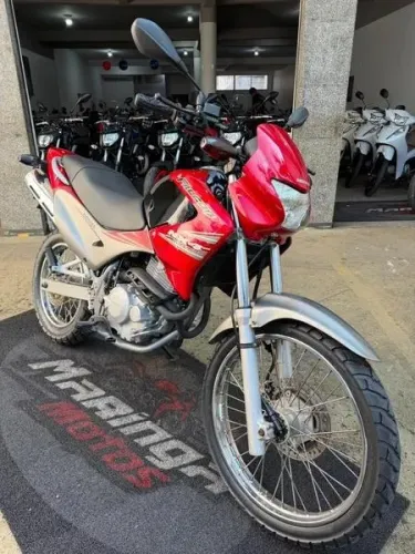HONDA NX-4 FALCON. VALE A PENA CONFERIR.
