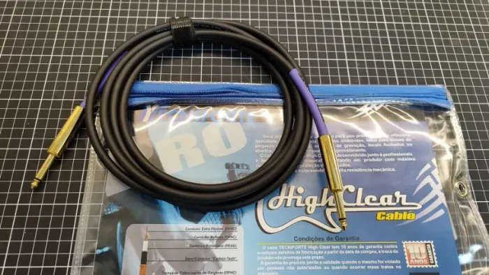 Cabo Tecniforte High Clear P10 Ouro Reto 3m Para Guitarra e Baixo
