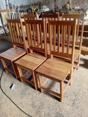 Vendo mesa e medidas da mesa 2.20x88 6 cadeiras madeira angelin pedra valor. 3.000