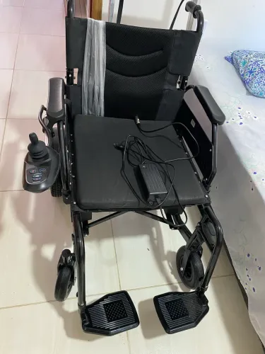 Vendo cadeira de rodas elétrica 