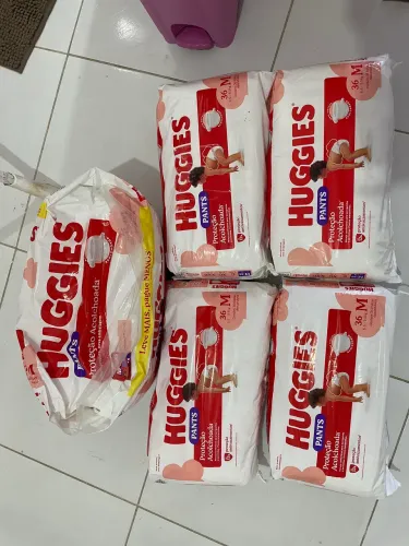 Fraldas Huggies (M)