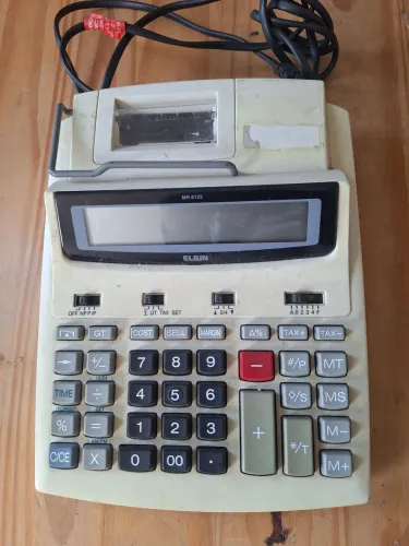 Calculadora de mesa com impressora Elgin, modelo MR-6125. 