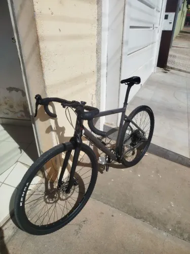 Bicicleta gravel 29 muito nova