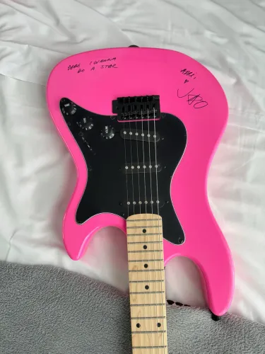 Guitarra autografada cantor Jão - nova nunca usada