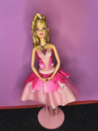 Barbie sapatilhas mágicas linda 