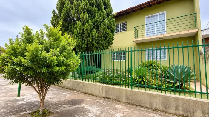 Casa para locação com 4 quartos no Jardim Califórnia, Região Leste de Londrina