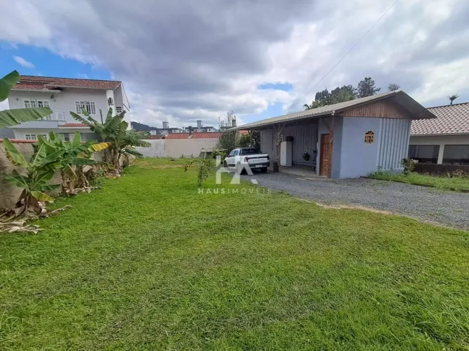 Terreno para Aluguel no Bairro Czerniewicz com 700 m² de área total.