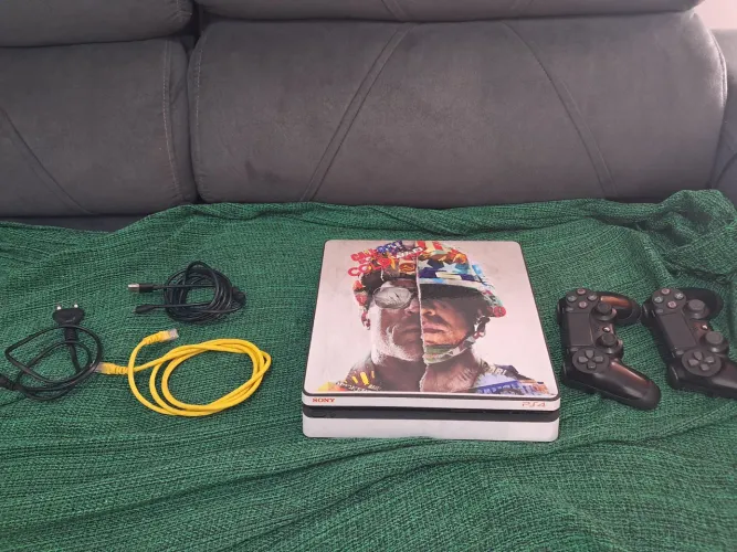 Play Station 4 
