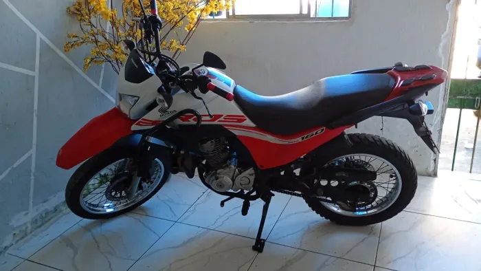 Vendo bros 160cc esdd completa. Anúncio real