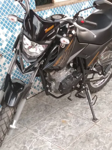 Vendo moto bem conservada único dono e excelente estado Pronta para fazer o seu corre .