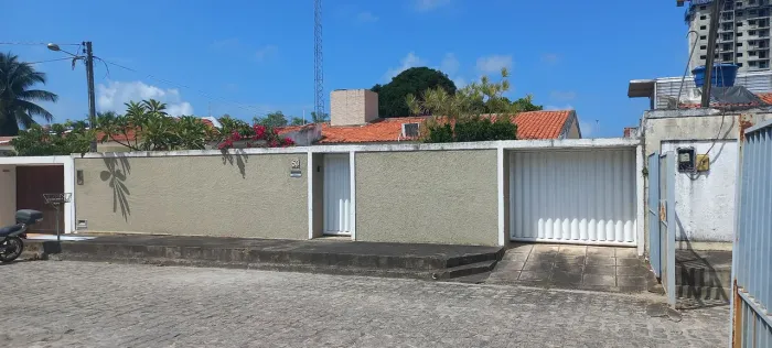 Casa no Conjunto Arvoredo - Barro Duro