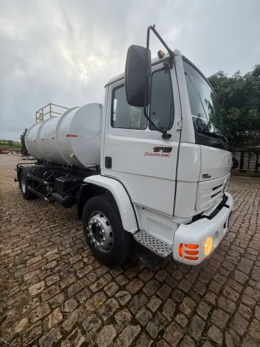 Mercedes 1718 pipa