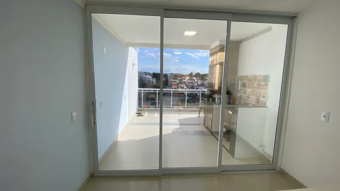 Porta Sacada De Aluminio branco 3 Folhas Linha suprema 3,10x2,58cm