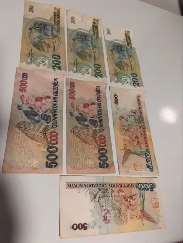 Vendo essas cédulas antigas