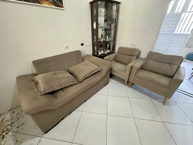 Sofá 2 lugares + duas poltronas
