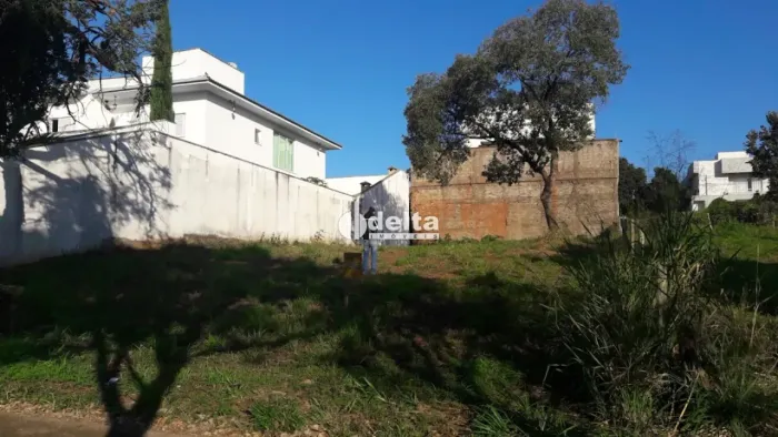 Terreno disponível para venda no bairro City Uberlândia em Uberlândia-MG.