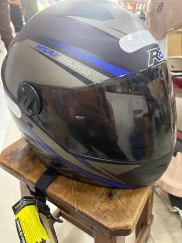 Capacete protork R8 pro fundo preto azul TAM 58