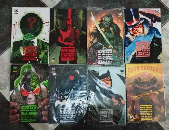 BATMAN UM DIA RUIM coleção completa em 8 volumes (alguns lacrados)