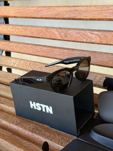 Oakley meta Vanguard é HSTN 3k