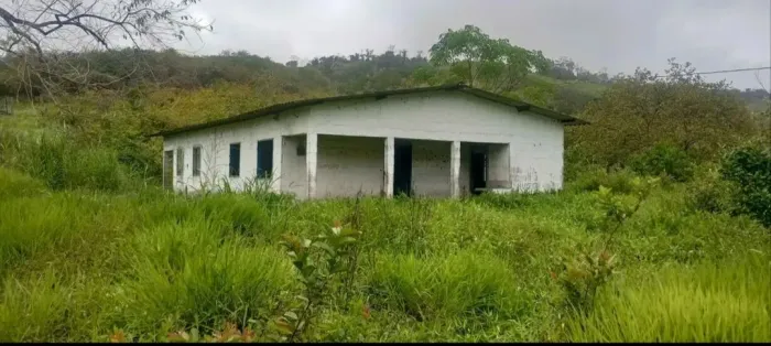 Casa grande no sítio Pedro de Toledo com 300m²