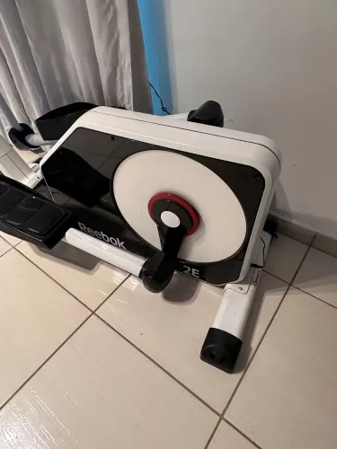 Elíptico Reebok super silêncio, semi novo