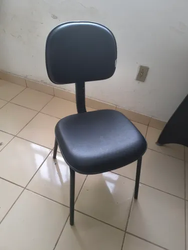 Cadeiras e móveis para escritório