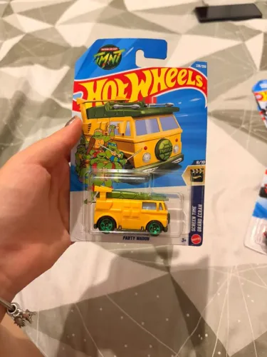 Party Wagoon Hotwheels