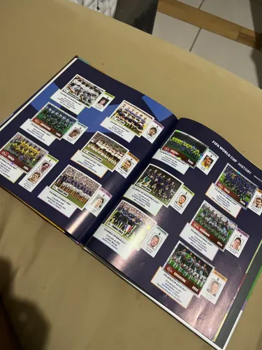 Vendo álbum da copa incompleto 