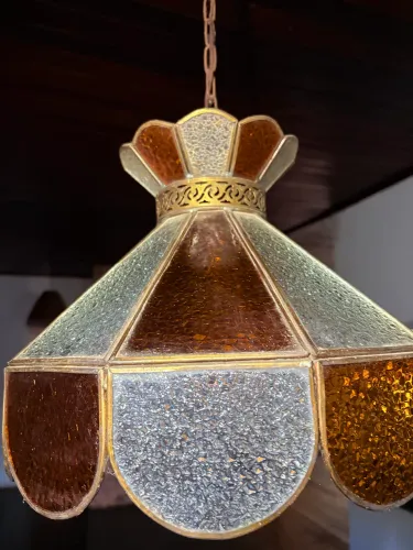 Lustre de ferro e vidro