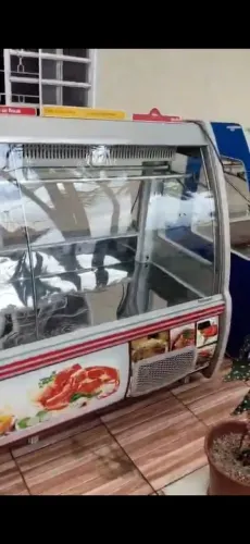 Dois balcões de açougue funcionando perfeitamente...