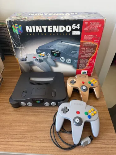 Nintendo 64 com caixa