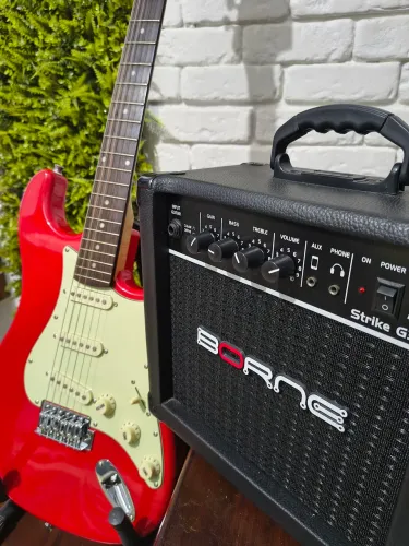 Guitarra Memphis+ Caixa de som Borne