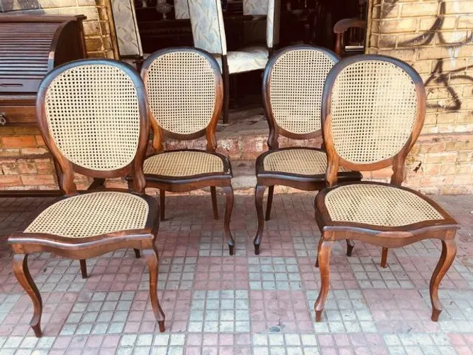 Empalhador de Móveis em Geral