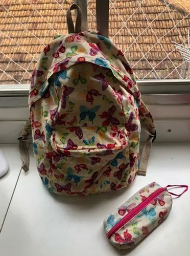 Mochila + bolsinha