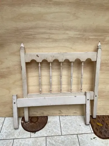 Cama Solteiro Com Pintura Na Cor Branca