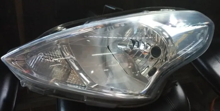 Farol do Versa 2015/2020 lado esquerdo.