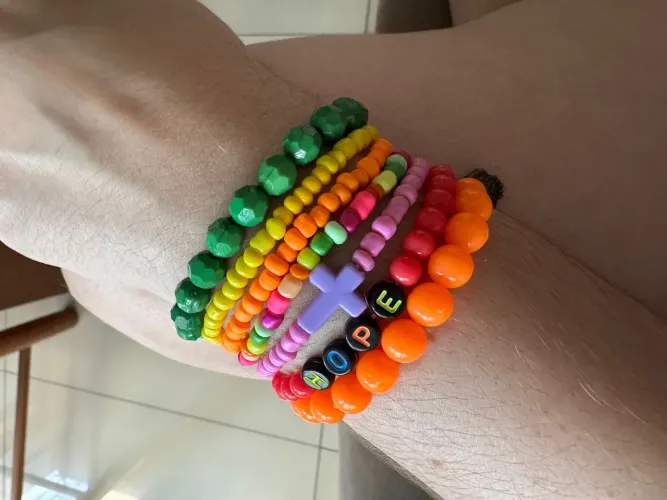 Pulseiras de miçangas coloridas com cruz - HOPE