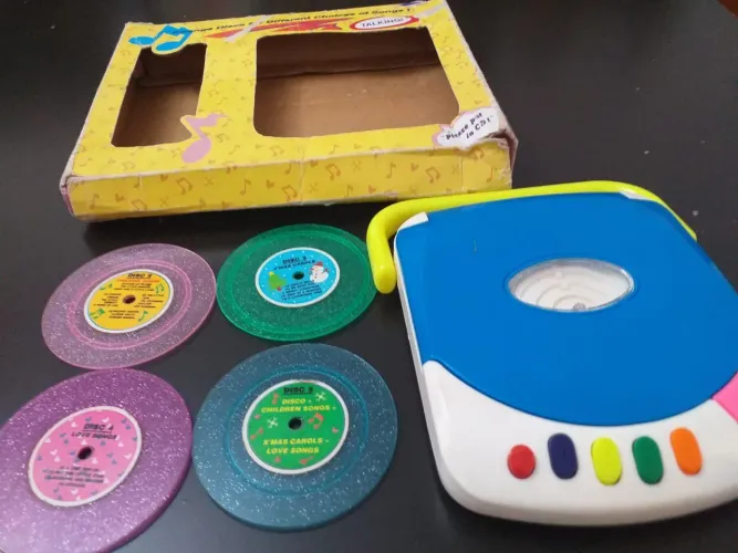 Brinquedo Musical Infantil - Toca Discos com 4 Discos