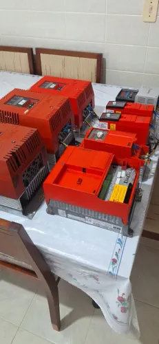 Conjunto de inversores de frequência para agro e indústria