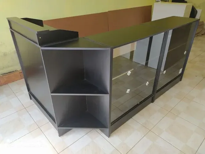 Balcão caixa c/ vitrine em L preto MDF 