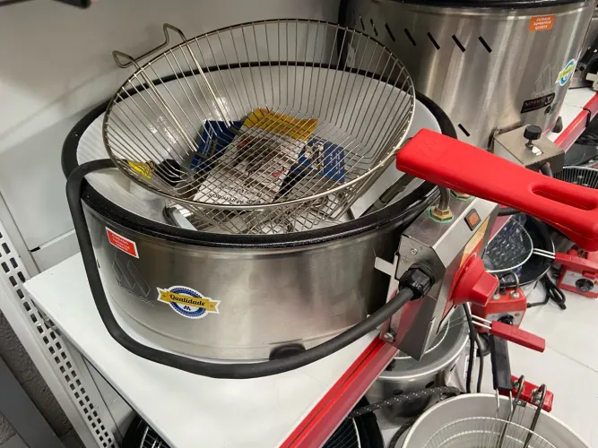 TH.1.701 TACHO 7,5L COM PENEIRA 35CM - MARCHESONI