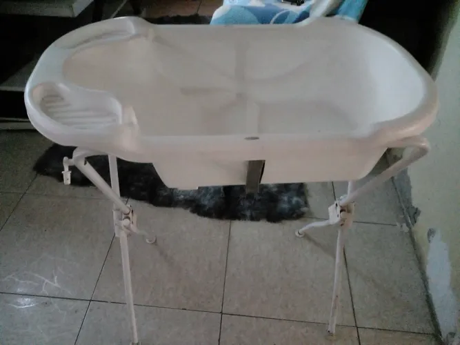 Banheira Branca com pés