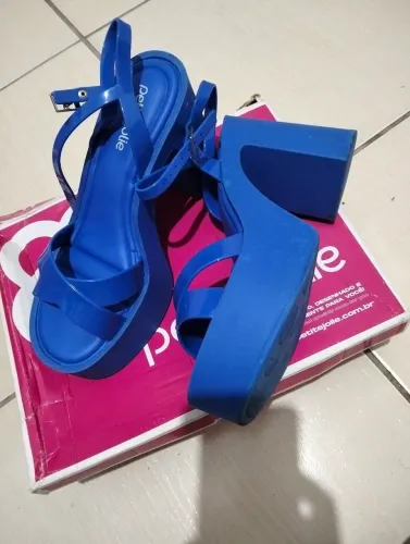 Sandália Plataforma Azul Royal Petite Jolie