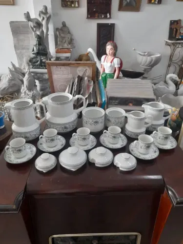 Jogo de Chá e Café  Porcelana Real- 18 Peças